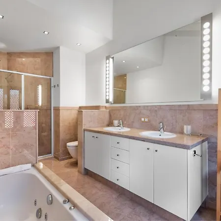Ferienhaus Alzaro 1-3 Deluxe Sea View&jacuzzi 3b *